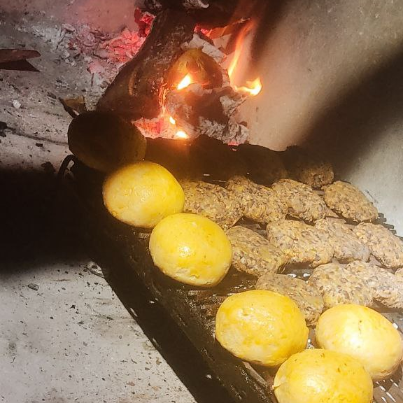 Hamburguesa de porotos negros a la parrilla